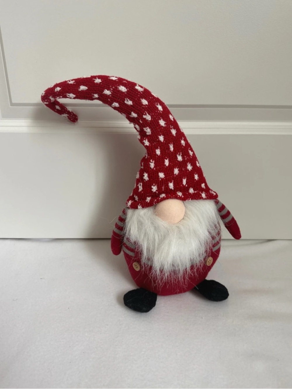 Source Unknown Red and White Knit-Pattern Holiday Gnome
